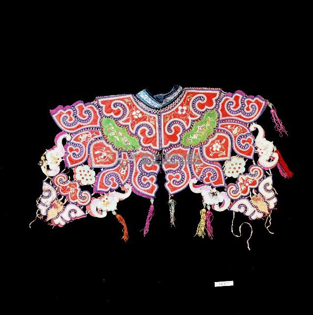 臺灣漢人族群女性雲肩藏品圖，第2張