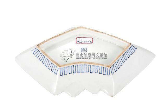 青花山水樓閣襷紋雙結型皿藏品圖，第2張