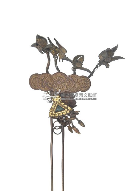 金屬製雕花髮釵兼耳挖藏品圖，第2張