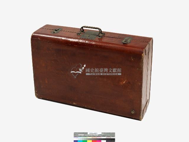 提把式帶鎖鈕木製皮箱藏品圖，第2張