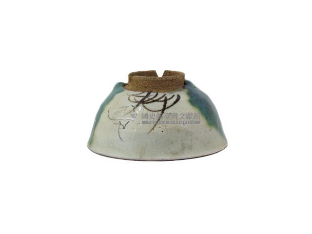 白地彩繪花草紋陶碗藏品圖，第2張