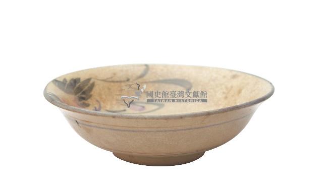 彩繪黃地折枝花卉紋大碗藏品圖，第2張