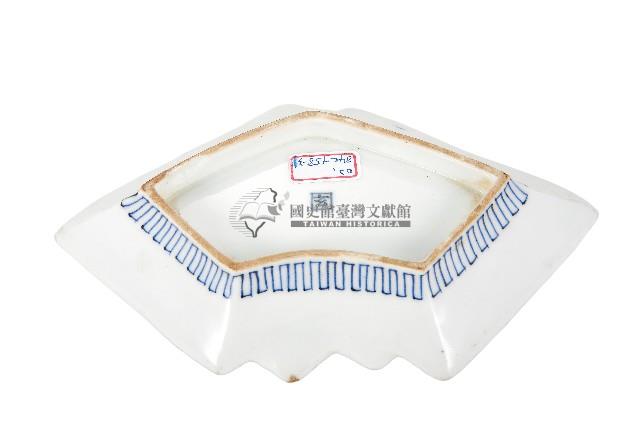 青花山水樓閣襷紋雙結型皿藏品圖，第2張