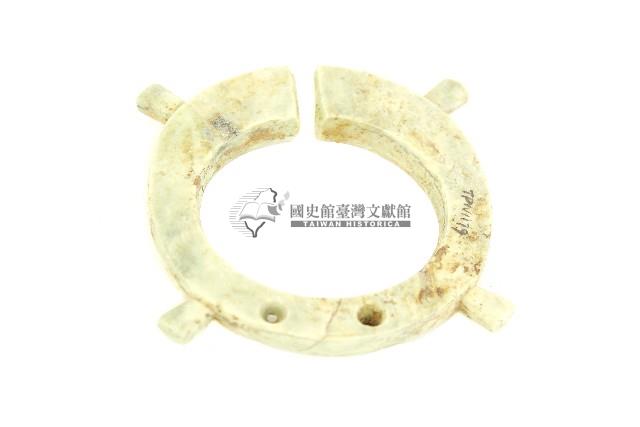 帶四突起玦形耳飾藏品圖，第2張