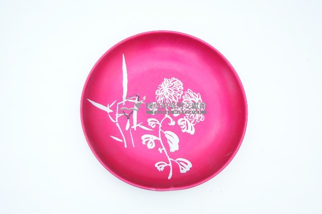紅地白折枝菊花紋鋁製疊藏品圖，第2張