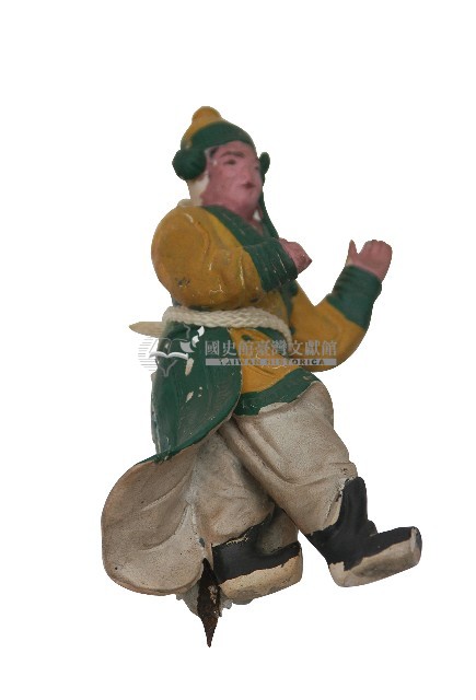 黃衣男性交趾陶藏品圖，第2張