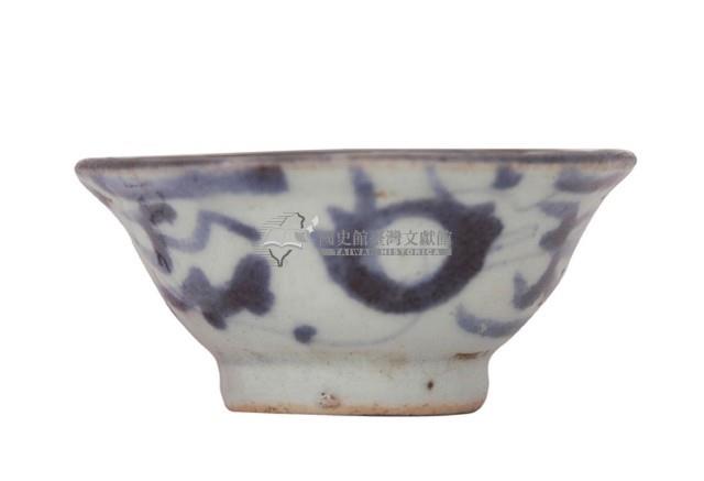 青花寫意纏枝花卉紋茶杯藏品圖，第2張