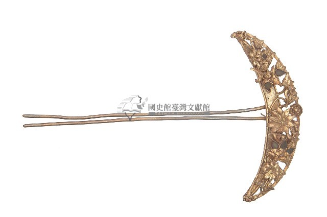 金屬製半月型雕花髮釵藏品圖，第2張
