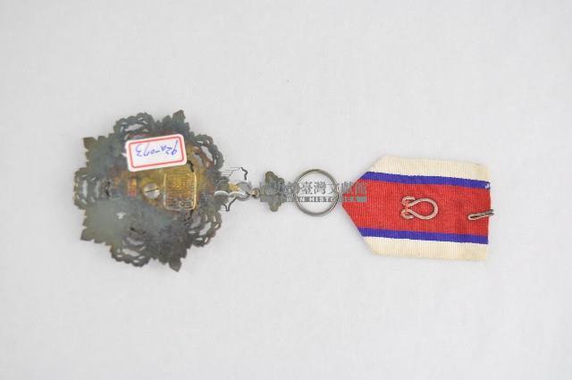 六等采玉勳章藏品圖，第2張