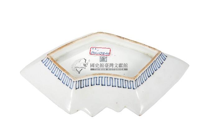 青花山水樓閣襷紋雙結型皿藏品圖，第2張