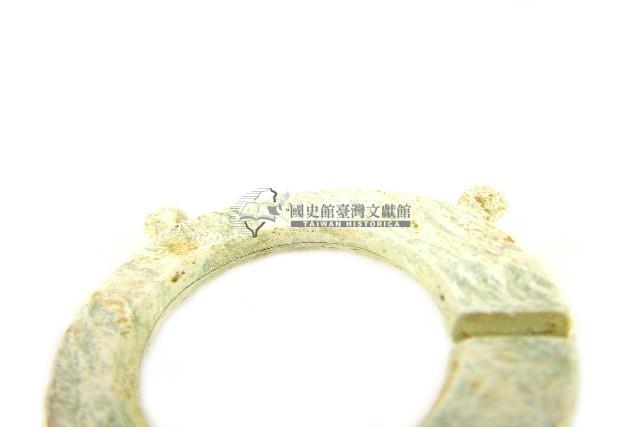 帶四突起玦形耳飾藏品圖，第2張