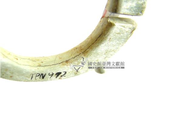 帶四突起玦形耳飾藏品圖，第2張