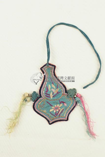 床前瓶形刺繡吊飾2件藏品圖，第2張