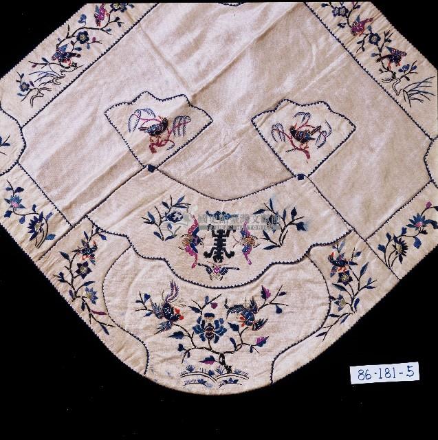 白色壽字刺繡肚兜藏品圖，第2張