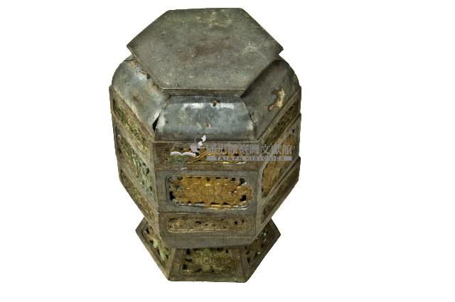 三層六邊形錫製粉盒藏品圖，第2張