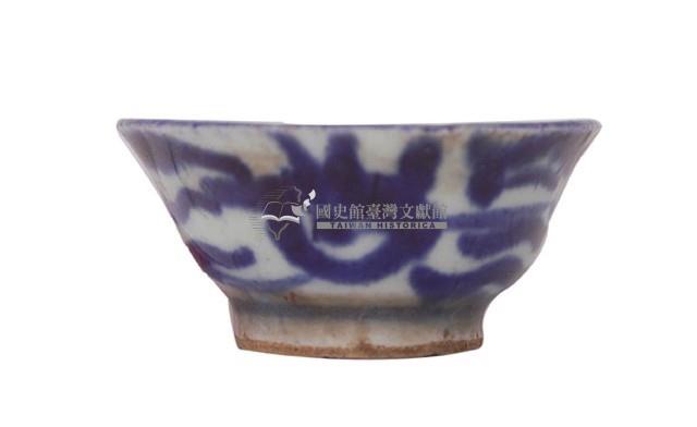 青花寫意纏枝花卉紋茶杯藏品圖，第2張