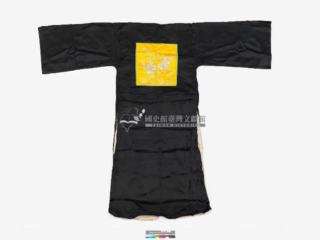 黑色無領黃框長擺戲服藏品圖，第2張