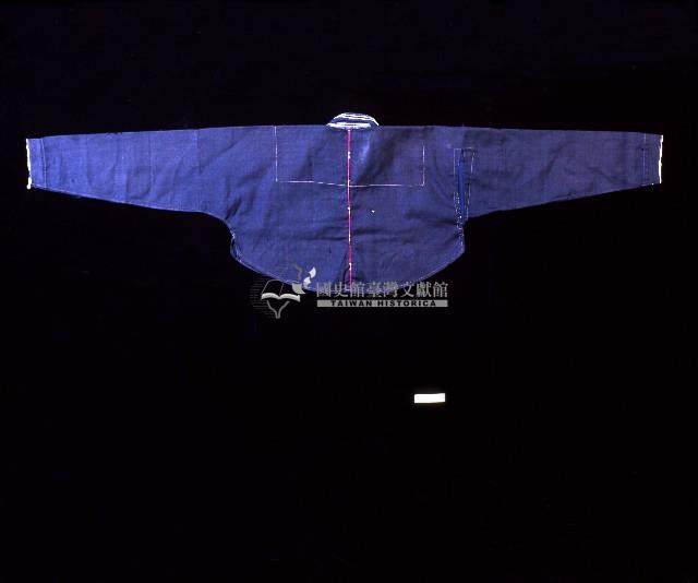 卑南族深藍色男長袖上衣藏品圖，第2張