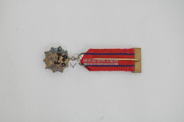 三等寶鼎襟綬小勳章藏品圖，第2張