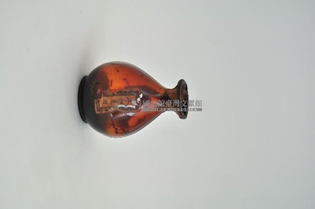 五加皮酒樣品棗色透明玻璃小型玉壺春酒瓶藏品圖，第2張
