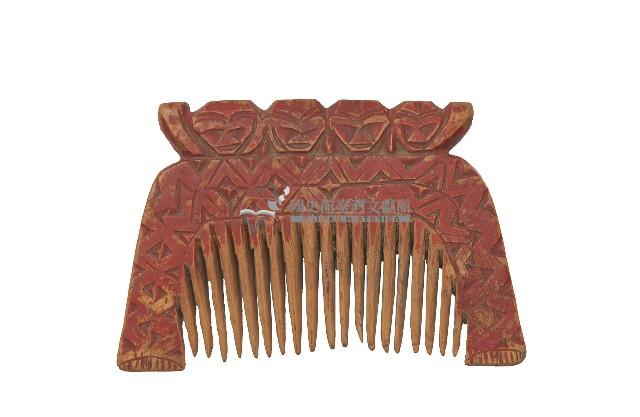 排灣族木製人形刻紋梳藏品圖，第2張