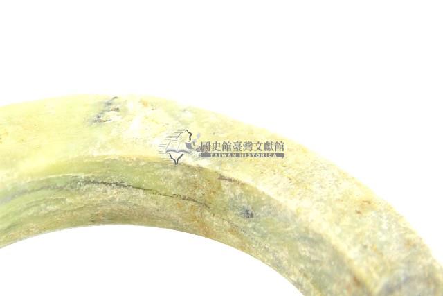 帶四突起玦形耳飾藏品圖，第2張