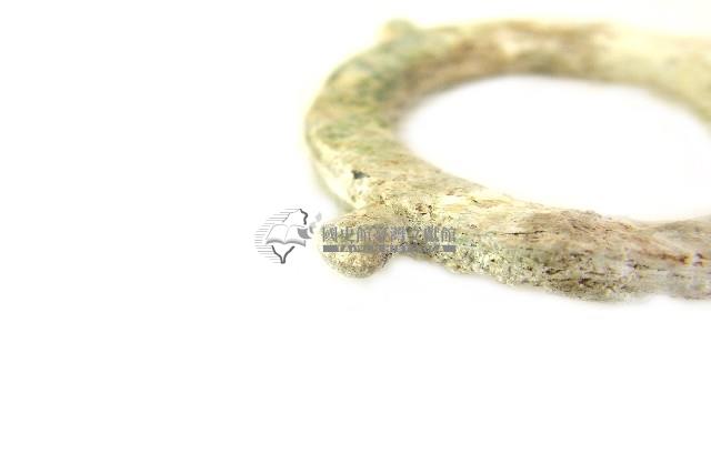 帶四突起玦形耳飾藏品圖，第2張