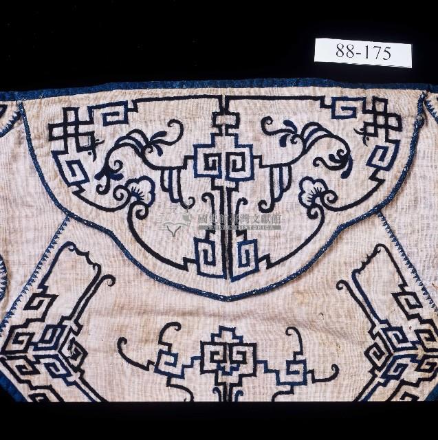 抱肚荷包式刺繡下兜藏品圖，第2張