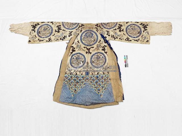 乳白色戲服藏品圖，第2張