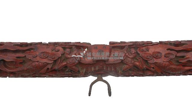 木製龍紋刻紋鑼擔藏品圖，第2張
