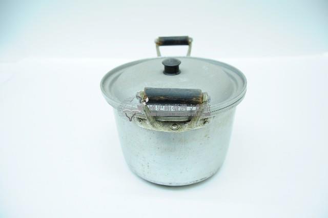雙耳木提把帶蓋鋁製深鍋藏品圖，第2張