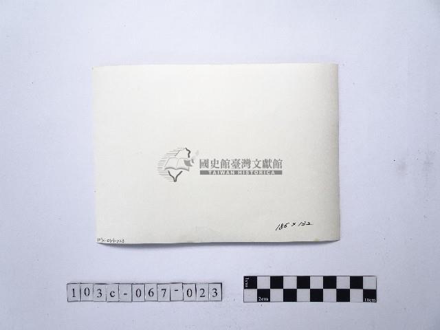 黃則修攝四名站在淺灘的女性3藏品圖，第2張