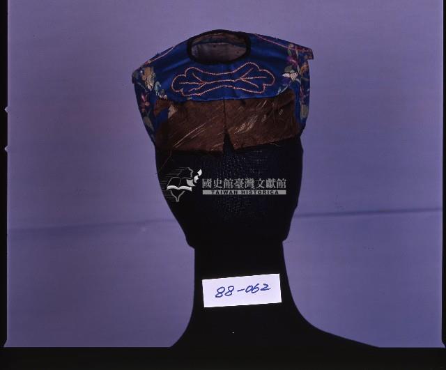 藍色花卉刺繡童帽藏品圖，第2張