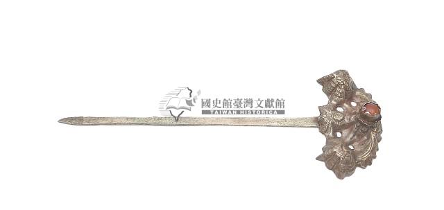 金屬製雕花鑲玉髮釵兼耳挖藏品圖，第2張