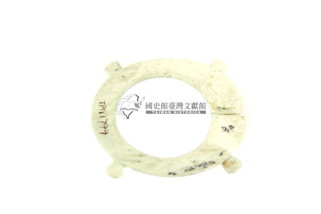 帶四突起玦形耳飾藏品圖，第2張