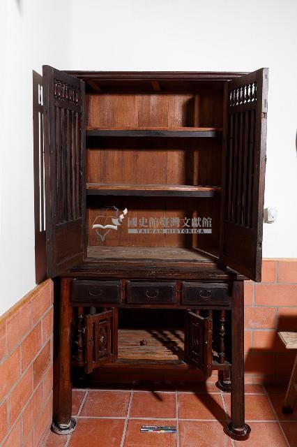 木製附門三層菜櫥藏品圖，第2張