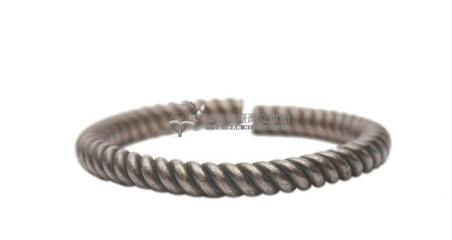 金屬製繩紋手環一對藏品圖，第2張
