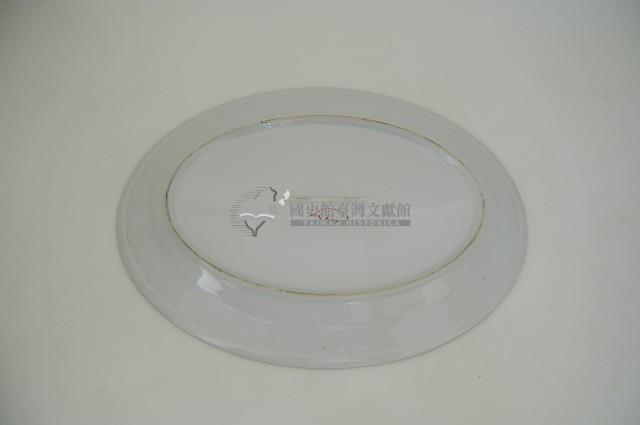 銀口彩繪貼花折枝康乃馨花紋橢圓形長盤藏品圖，第2張