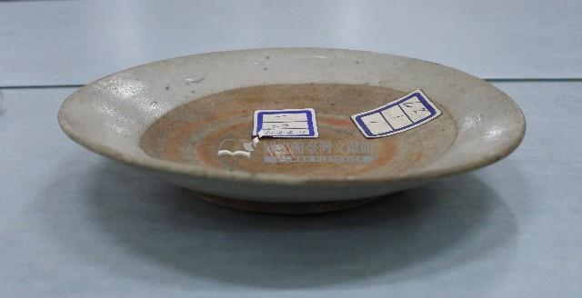 白釉小型盤藏品圖，第2張