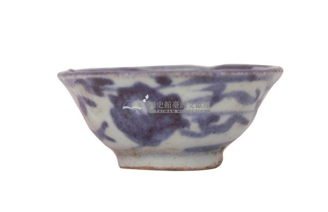 青花寫意纏枝花卉紋茶杯藏品圖，第2張