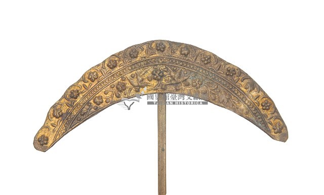 金屬製半月型雕花髮釵藏品圖，第2張