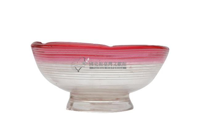 櫻桃色線紋玻璃花口碗藏品圖，第2張