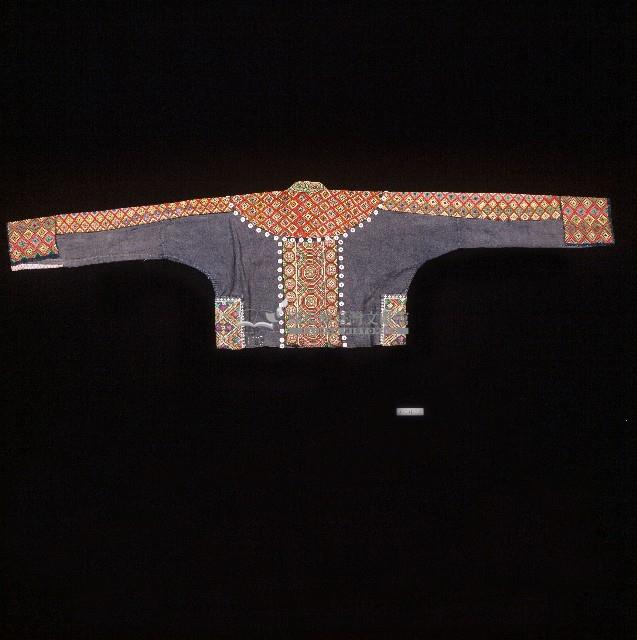 布農族長袖短上衣藏品圖，第2張