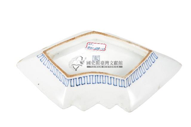 青花山水樓閣襷紋雙結型皿藏品圖，第2張
