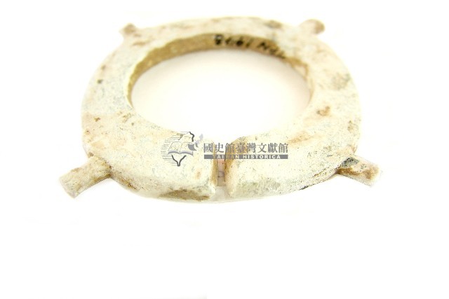 帶四突起玦形耳飾藏品圖，第2張