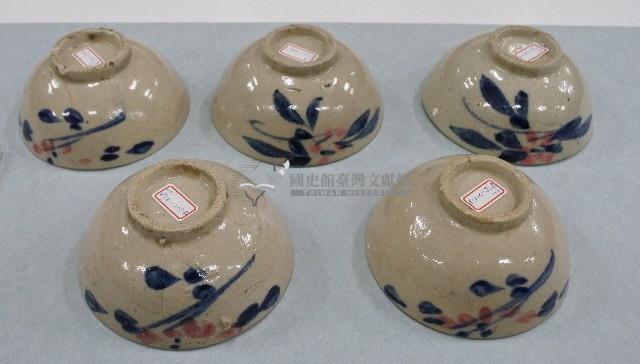 簡筆青花彩繪折枝花卉紋碗（5）藏品圖，第2張