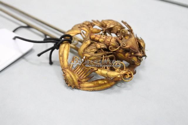 清代龍鳳首掐絲鑲嵌之銅髮釵藏品圖，第2張