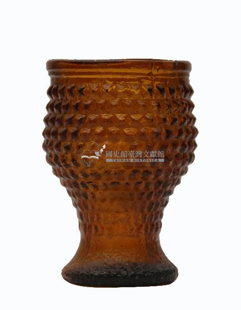 棕色圓形稜狀浮雕玻璃杯藏品圖，第2張