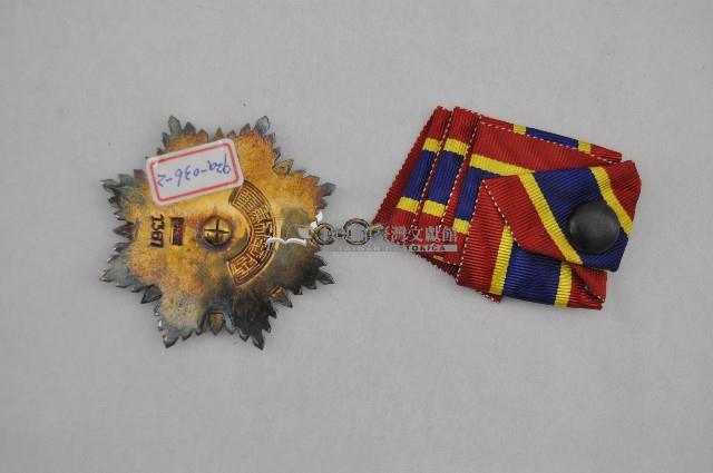 五等雲麾領綬勳章藏品圖，第2張