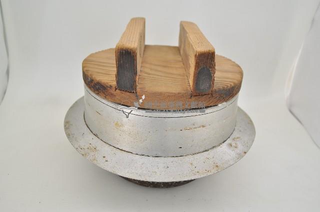 木製圓蓋鐵製大型深腹飯鍋藏品圖，第2張